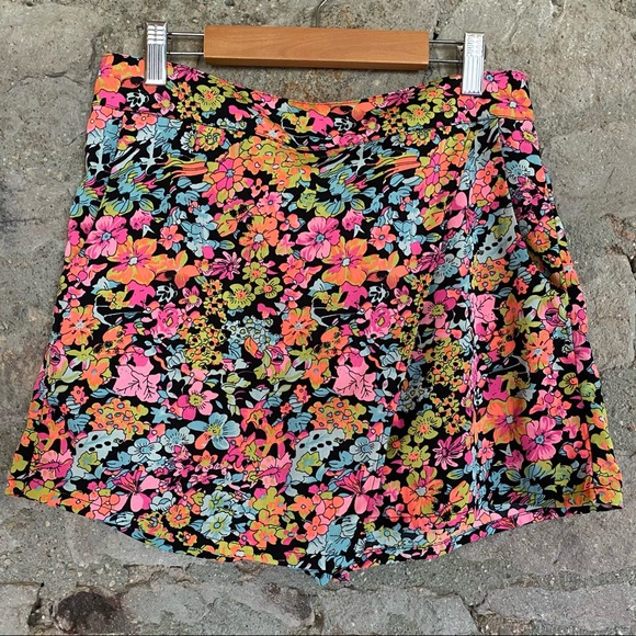 Atmosphere Pants - Atmosphere Floral Shorts w/ a front faux skirt cover and two side pockets !